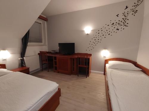 Postel nebo postele na pokoji v ubytování Hotel Bajt Maribor