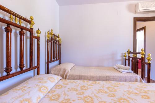 a bedroom with two beds and a mirror at Casa Ulmi con piscina in Uggiano la Chiesa