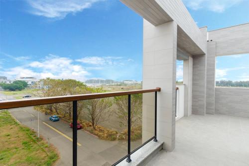 a balcony with a view of a parking lot at 靚嶼民宿La Is La Bonita 台南包棟 烤肉KTV 麻將 民宿 in Tainan