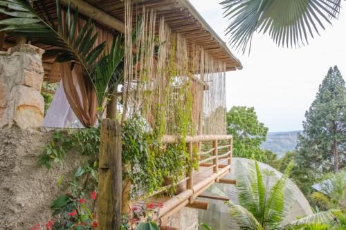 Aed väljaspool majutusasutust Cabaña privada en Cali, rodeado de naturaleza