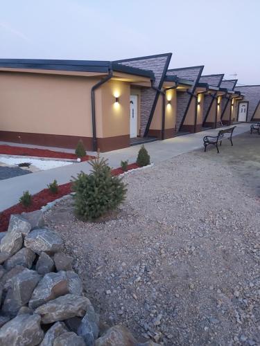 Bangunan di mana terletaknya aparthotel ini