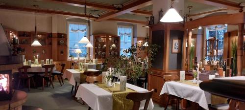 a restaurant with tables and chairs in a room at Hotel Weiße Taube in Döbeln