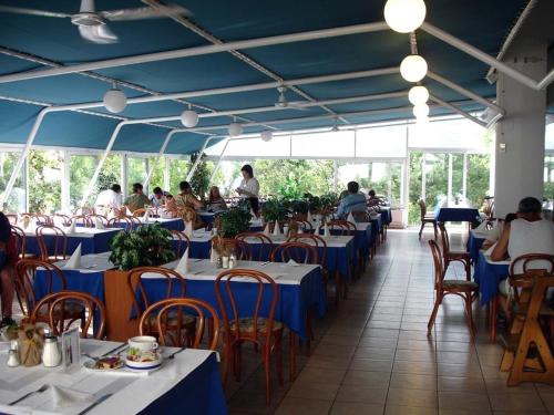 オミサリにあるHotel Adriaticのギャラリーの写真