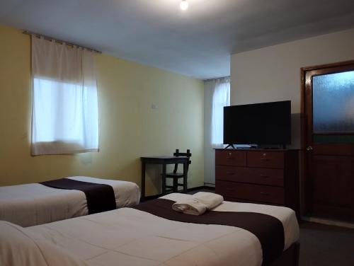 Un pat sau paturi într-o cameră la El MONARCA AREQUIPA