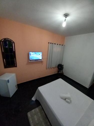 Télévision ou salle de divertissement dans l'établissement Suíte Pegadas na Areia