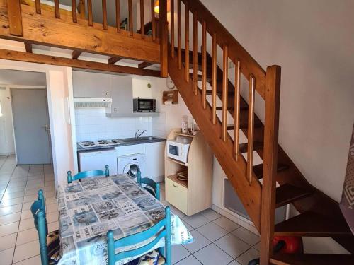 Photo de la galerie de l'établissement Appartement 2 pièces avec climatisation et loggia à Argelès-sur-Mer, proche commerces et plage - FR-1-388-87, à Argelès-sur-Mer