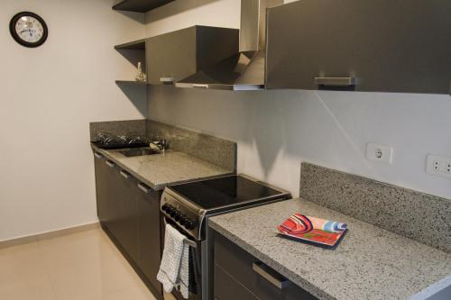 Kuchyň nebo kuchyňský kout v ubytování Departamento moderno en Asunción Villa Morra