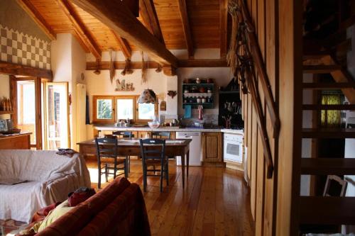 Ferienwohnung mit Mansarde und Südbalkon in herrlicher Panoramalage vor dem Monte Emilius