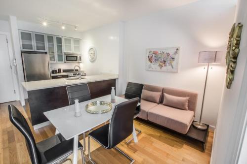 Modern 2 BR with Rooftop Lounge – Photos 2
