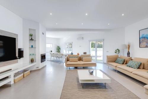 VILLA LIMOEIRO - Beautiful new home nestled in the heart of Galé