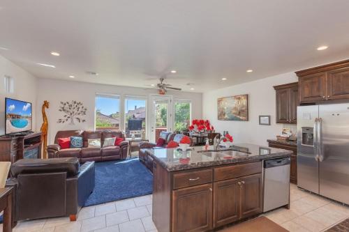 a kitchen and living room with a refrigerator freezer at 4194 Coral Ridge Resort Dog Friendly, BBQ grill, Private Hot Tub, Community Pool in Washington