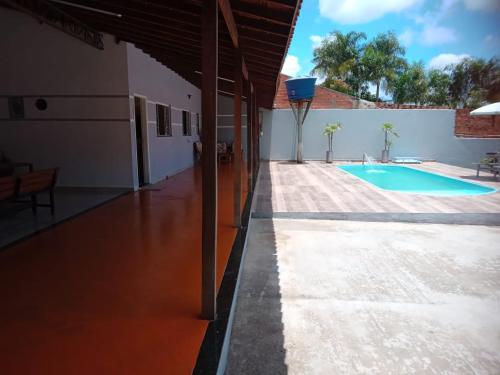 a view of a swimming pool from the outside of a house at Chacara Oliva in Piracicaba