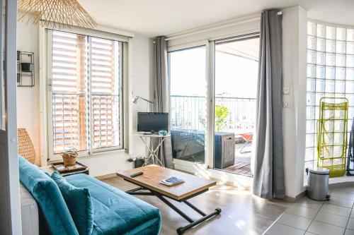 Posezení v ubytování Studio 1 chambre avec terrasse et petite vue mer