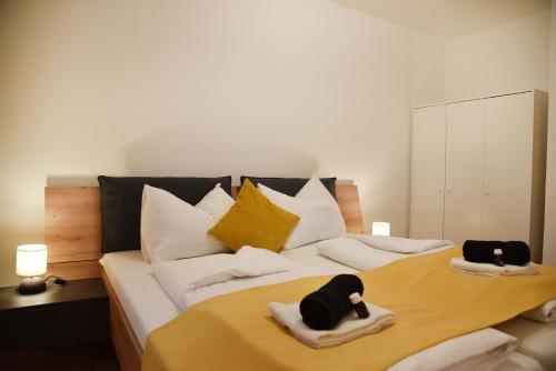 a bedroom with a bed with two towels on it at Bungalow-Ferienhaus Thurner in Görtschach