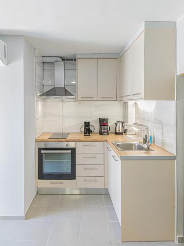 Comfy apartment with small private pool, Fiber internet and private parking
