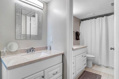 Koupelna v ubytování Sunshine Manor - Oceanfront Retreat