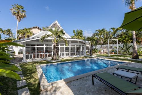 Villa Clarissa V, Walk to beach!