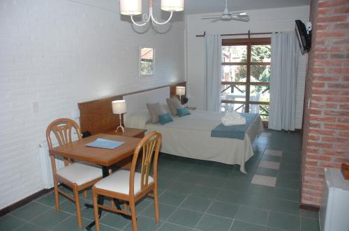 Cariló Paradise Apart Hotel & Spaにあるベッド