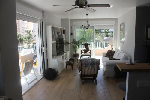 Departamento de categoría en Playa San Juan, con vistas al mar y a metros de la playa