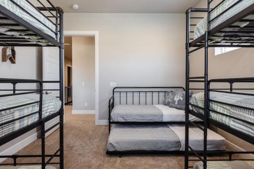 a bedroom with two bunk beds in a room at Ocotillo 70 Red Mountain View Resort, Private Pool & Hot Tub in Santa Clara