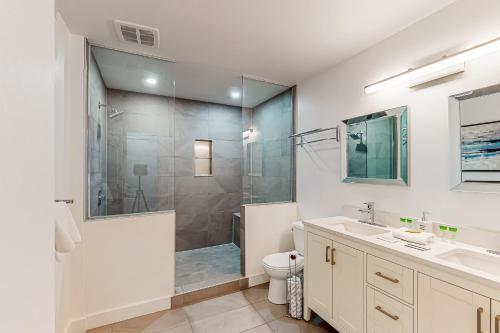 a bathroom with a shower and a toilet and a sink at Chateau Ridge 223 in Blue Mountains