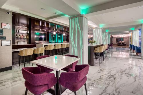 a bar with purple chairs and a white table at Holiday Inn - Kansas City - Downtown, an IHG Hotel in Kansas City