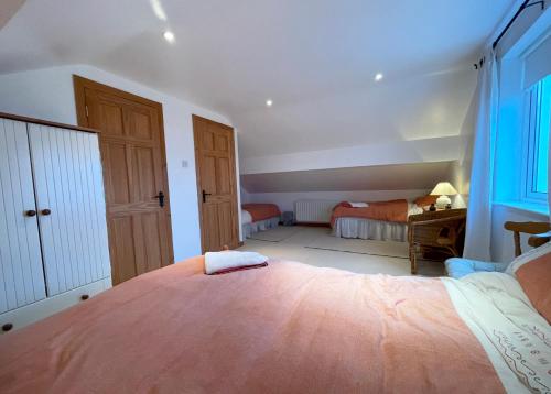 Katil atau katil-katil dalam bilik di Main Street Cottage, Ballintoy