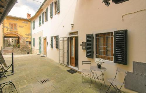 a courtyard of a building with a table and chairs at Stunning Home In Montecatini Alto in Nievole