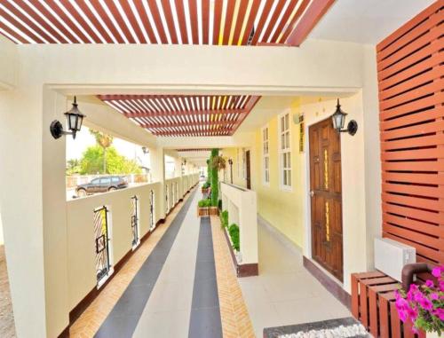 a corridor of a house with a wooden ceiling at Win Hotel Phayao in Phayao