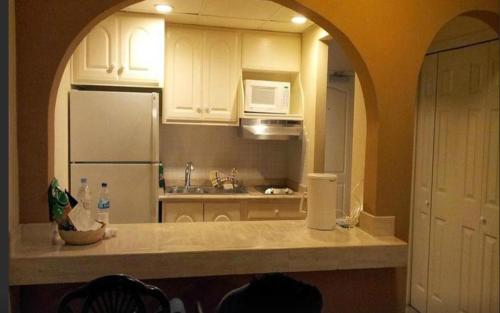 Una cocina o zona de cocina en Suites at VDP Cabo San Lucas Beach Resort and Spa