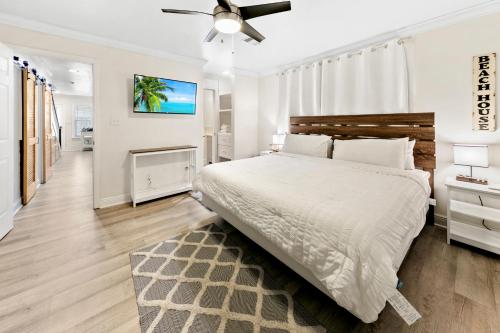 Postel nebo postele na pokoji v ubytování Beach Side Destin Retreat