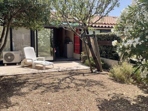 Pavillon Climatisé 2p avec Grande Terrasse à 1500m de la Plage, Jusqu'à 4 Pers - FR-1-229C-78