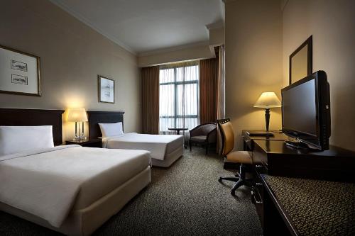 Postel nebo postele na pokoji v ubytování Berjaya Penang Hotel
