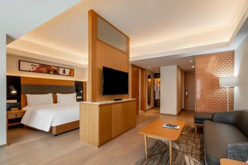 Postel nebo postele na pokoji v ubytování Holiday Inn Shanghai Hongqiao Central by IHG