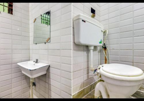 ein Bad mit einem WC und einem Waschbecken in der Unterkunft Dev Guest House By WB Inn in Agra