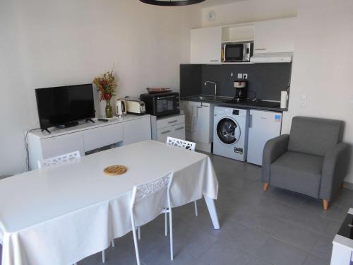 Appartement T2 Cabine Climatisé, Terrasse, Parking Privé, Au Grau-du-Roi, Proche Plage et Centre - FR-1-250-175