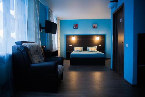 Säng eller sängar i ett rum på Kosmos, mini-hotel