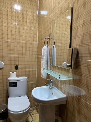 Ένα μπάνιο στο Hayot Hostel