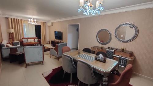 a living room with a desk and a mirror at شقة انور المفتى للعائلات فقط 113 in Cairo