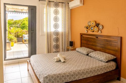 a bedroom with a bed with a teddy bear on it at Tikaz Ravine à St Pierre in Saint-Pierre