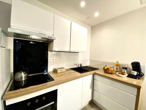 Photo de la galerie de l'établissement Patio, Table de Massage, Climatisé, Le Cocon de Pedro, à Carcassonne