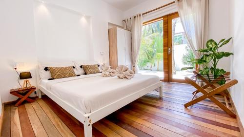 Letto o letti in una camera di Villa Kudì Maldives Guest House Thulusdhoo