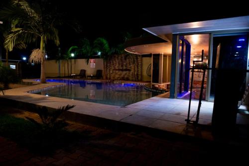 Piscina en o cerca de EMC Luxury 4BR Villa ,Pool, Solar , Starlink Wifi