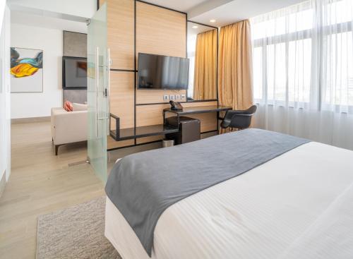 Postel nebo postele na pokoji v ubytování Sarova Imperial Hotel