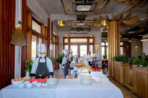 Un restaurante u otro lugar para comer en KNN RESORT Mondulkiri