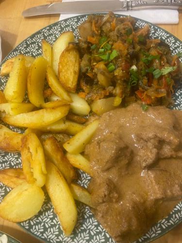 ホームステイの敷地内または近くでの食事または食べ物