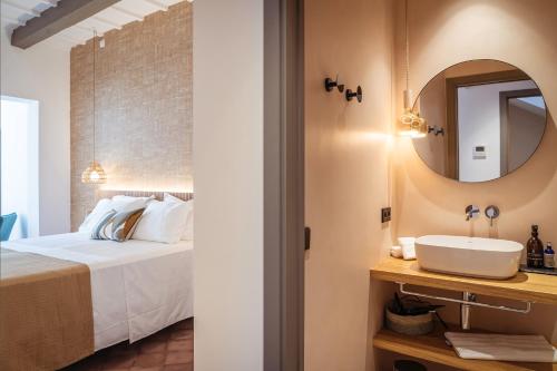 Ένα ή περισσότερα κρεβάτια σε δωμάτιο στο El Consul Mao - Hotel Boutique
