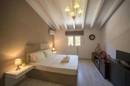 Кровать или кровати в номере CRETAN VILLA OLIVIA