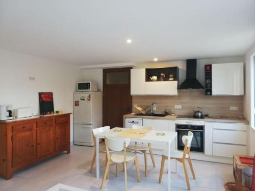 Zdjęcie z galerii obiektu Appartement 40m2 avec terrasse et vue superbe w mieście Theys