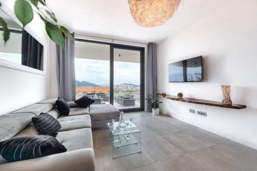 sunset view, garden,taxioldtown5min,free garage, voucher for yacht charter